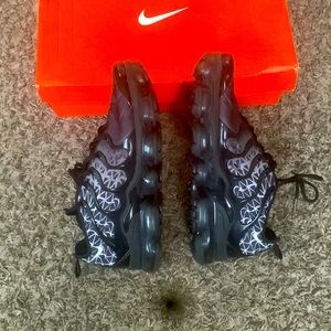 Black, white, and purple Air Vapormax Pro. In good condition